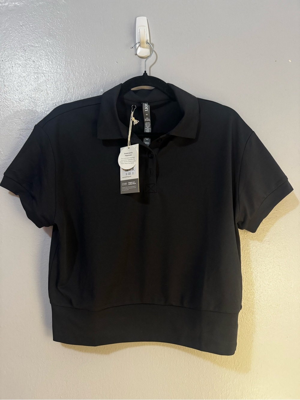 Vuori Black Short-Sleeve Polo Crop Tee